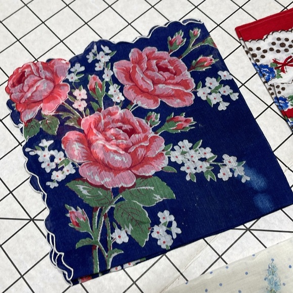 4 colorful vintage handkerchiefs, suitable for small craft/sewing projects - Picture 3 of 11
